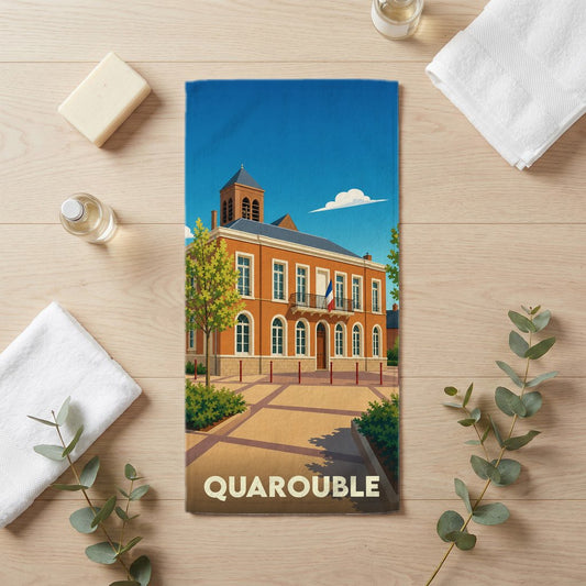 Serviette de bain souvenir de la ville de Quarouble avec une illustration stylisée de son hôtel de ville.