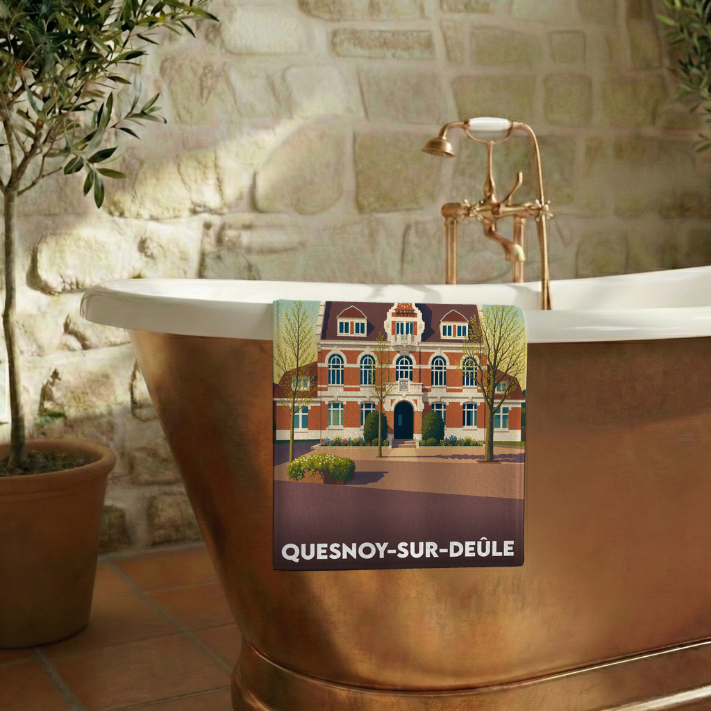 Serviette de bain souvenir de la ville de Quesnoy-sur-Deûle avec une illustration stylisée.