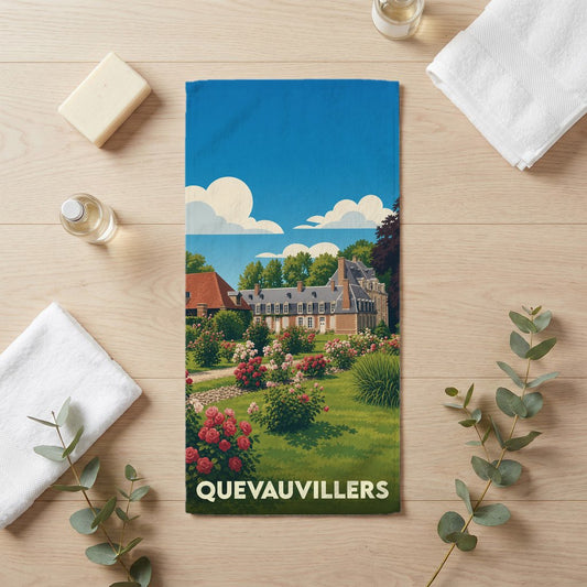 Serviette de bain souvenir de la ville de Quevauvillers avec une illustration stylisée de son château et de ses jardins.