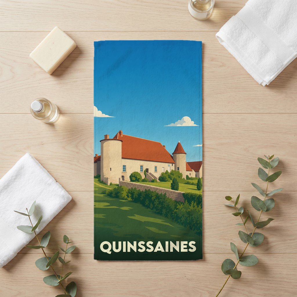Serviette de bain souvenir de la ville de Quinssaines avec une illustration stylisée.