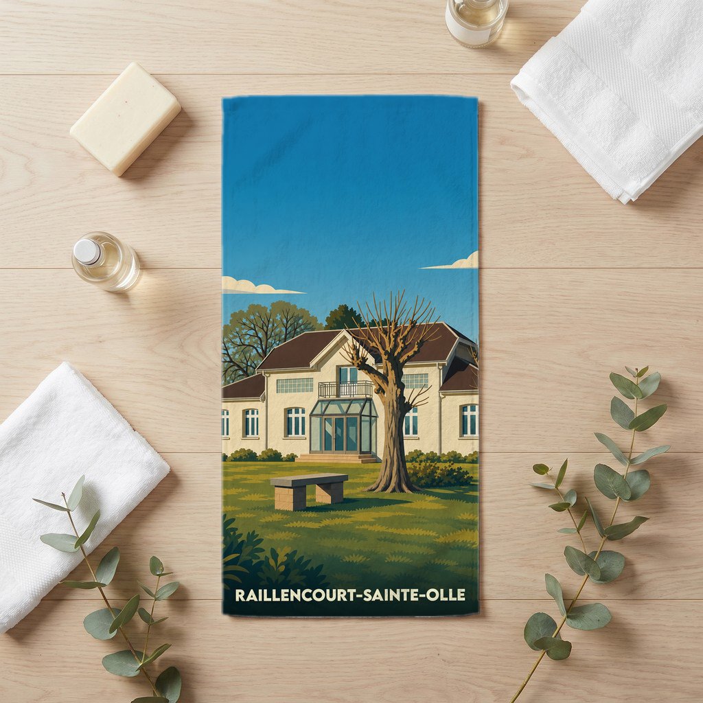 Serviette de bain souvenir de la ville de Raillencourt-Sainte-Olle avec une illustration stylisée d'une maison et de son jardin.