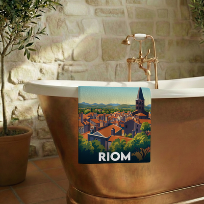 Serviette de bain souvenir de la ville de Riom avec une illustration stylisée.