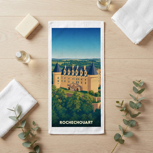Serviette de bain souvenir de la ville de Rochechouart avec une illustration stylisée de son château.