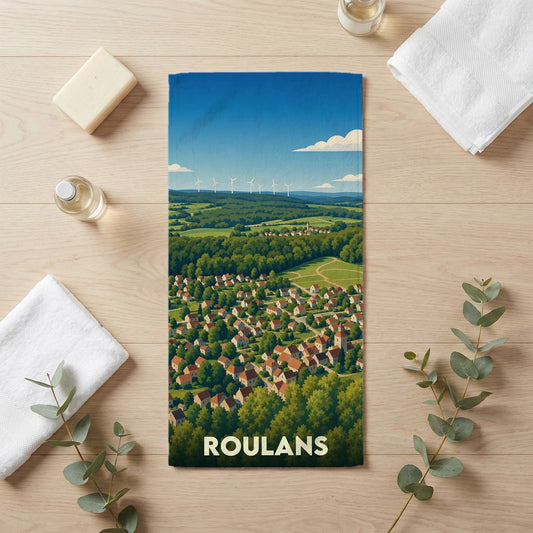 Serviette de bain souvenir de la ville de Roulans avec une illustration stylisée d'un paysage champêtre.