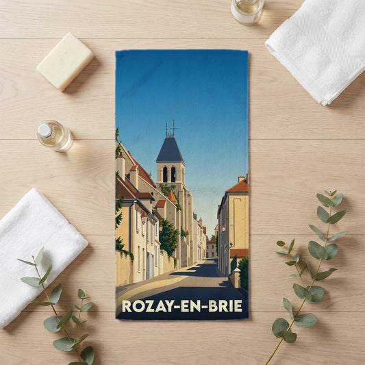 Serviette de bain souvenir de Rozay-en-Brie avec une illustration stylisée d'une rue historique.