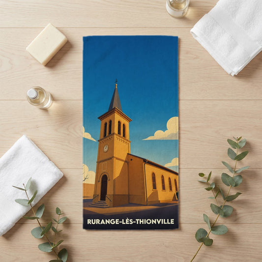 Serviette de bain souvenir de la ville de Rurange-lès-Thionville avec une illustration stylisée de son église.