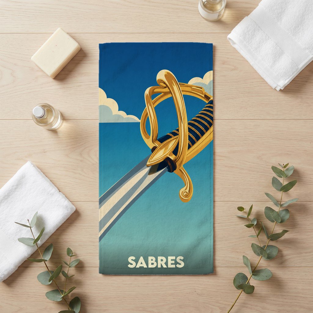 Serviette de bain souvenir de la ville de Sabres illustrée d'un sabre de cavalerie stylisé.