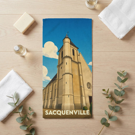 Serviette de bain souvenir de la ville de Sacquenville avec une illustration stylisée de son église.