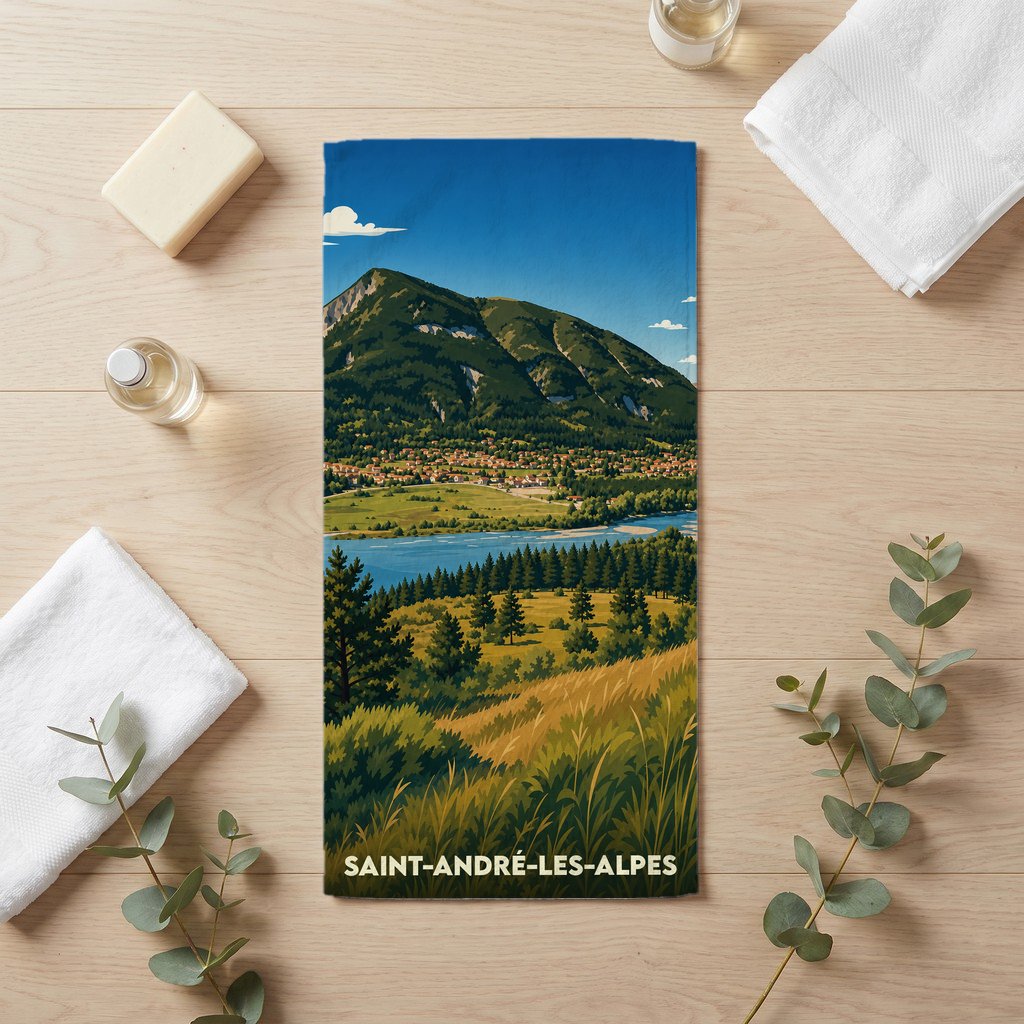 Serviette de bain souvenir de la ville de Saint-André-les-Alpes avec une illustration stylisée de paysages montagneux.