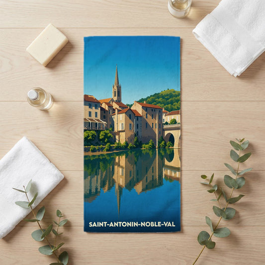 Serviette de bain souvenir de la ville de Saint-Antonin-Noble-Val avec une illustration stylisée.