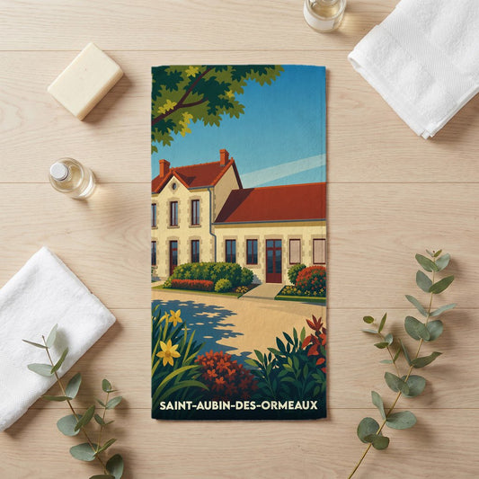 Serviette de bain souvenir de la ville de Saint-Aubin-des-Ormeaux avec une illustration stylisée d'une maison traditionnelle.