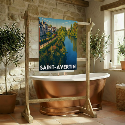 Serviette de bain souvenir de la ville de Saint-Avertin avec une illustration stylisée de son paysage fluvial.