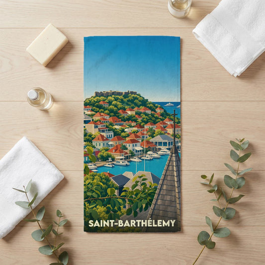 Serviette de bain souvenir de Saint-Barthélemy illustrée d'un paysage côtier coloré.