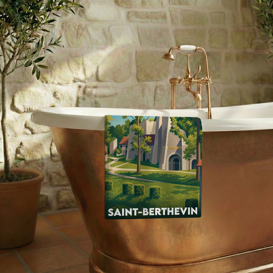 Serviette de bain souvenir de la ville de Saint-Berthevin avec une illustration stylisée d'un site historique local.
