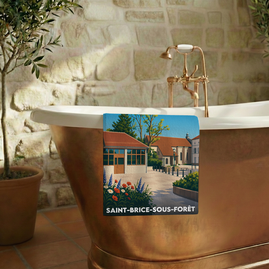 Serviette de bain souvenir de la ville de Saint-Brice-sous-Forêt avec une illustration stylisée.