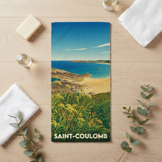 Serviette de bain souvenir de la ville de Saint-Coulomb avec une illustration côtière stylisée.