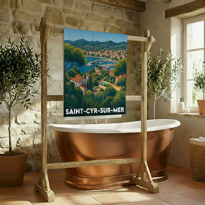 Serviette de bain souvenir de la ville de Saint-Cyr-sur-Mer avec une illustration stylisée.