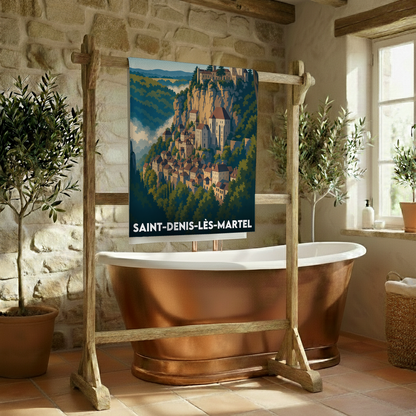 Serviette de bain souvenir de la ville de Saint-Denis-lès-Martel avec une illustration stylisée de son village.