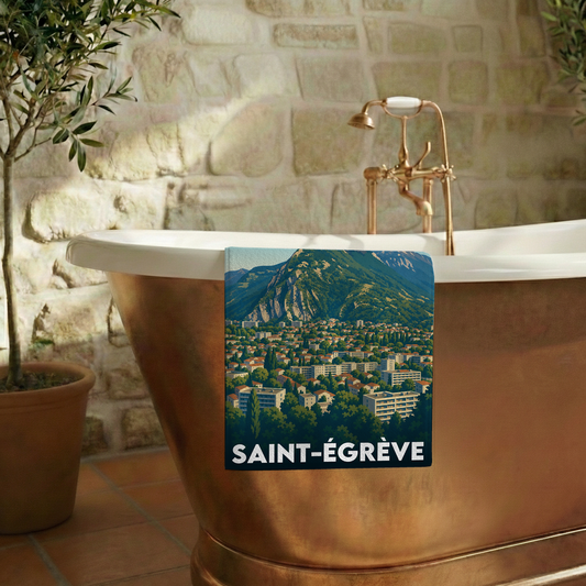 Serviette de bain souvenir de la ville de Saint-Égrève avec une illustration stylisée.