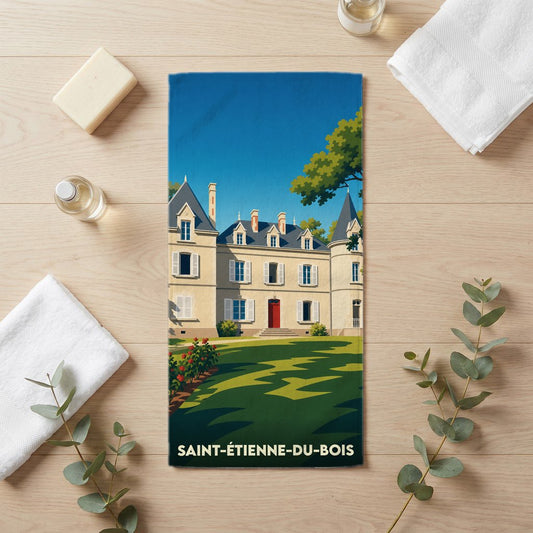 Serviette de bain souvenir de Saint-Étienne-du-Bois ornée d'une illustration stylisée de château.