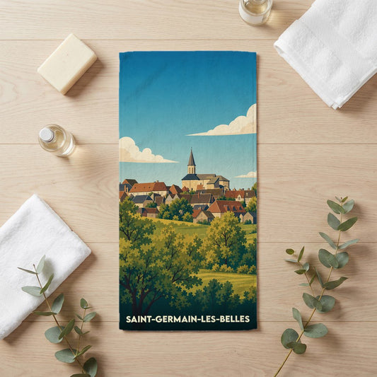 Serviette de bain souvenir de Saint-Germain-les-Belles avec une illustration stylisée du village.