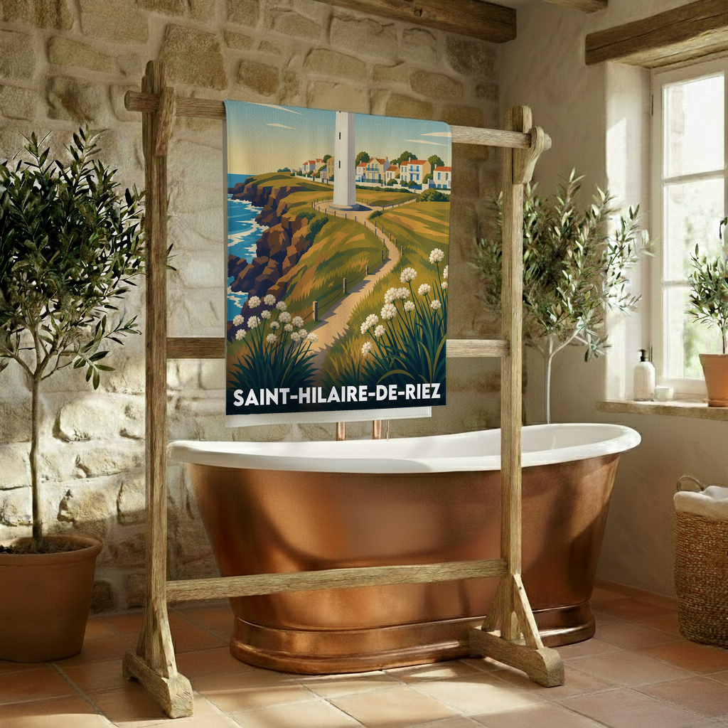 Serviette de bain souvenir de la ville de Saint-Hilaire-de-Riez avec une illustration stylisée.
