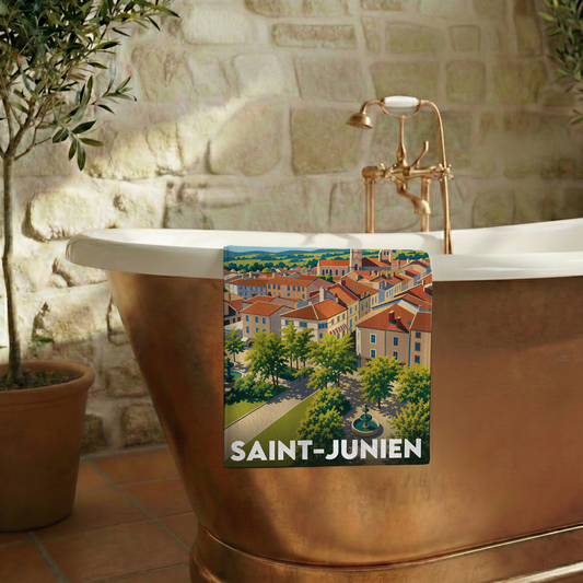 Serviette de bain souvenir de la ville de Saint-Junien avec une illustration stylisée.