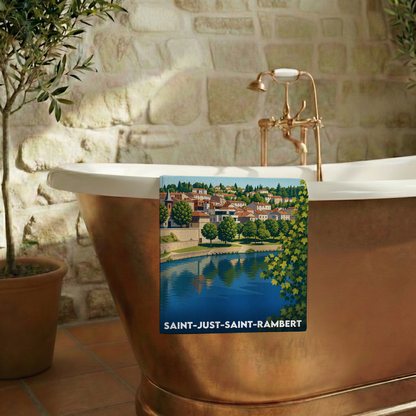 Serviette de bain souvenir de la ville de Saint-Just-Saint-Rambert avec une illustration stylisée.