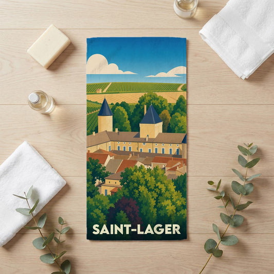Serviette de bain souvenir de la ville de Saint-Lager avec une illustration stylisée de son paysage et de ses châteaux.