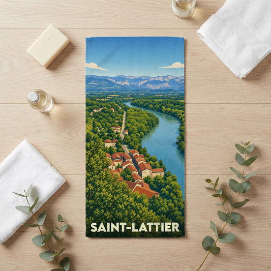 Serviette de bain souvenir de la ville de Saint-Lattier avec une illustration paysagère stylisée.