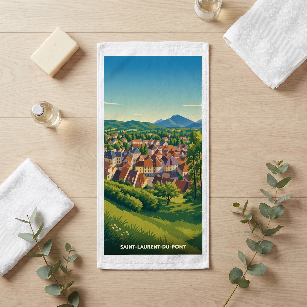 Serviette de bain souvenir de Saint-Laurent-du-Pont ornée d'une illustration de la ville nichée dans la montagne.