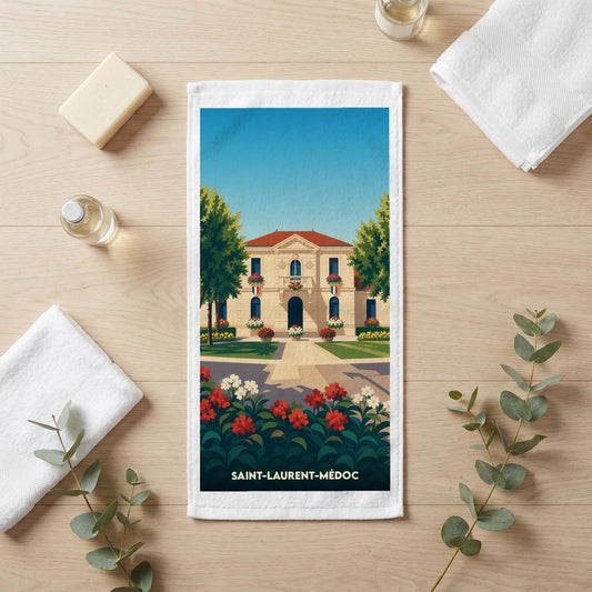 Serviette de bain souvenir de la ville de Saint-Laurent-Médoc avec une illustration stylisée de sa mairie.
