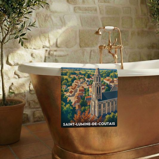Serviette de bain souvenir de la ville de Saint-Lumine-de-Coutais avec une illustration stylisée.