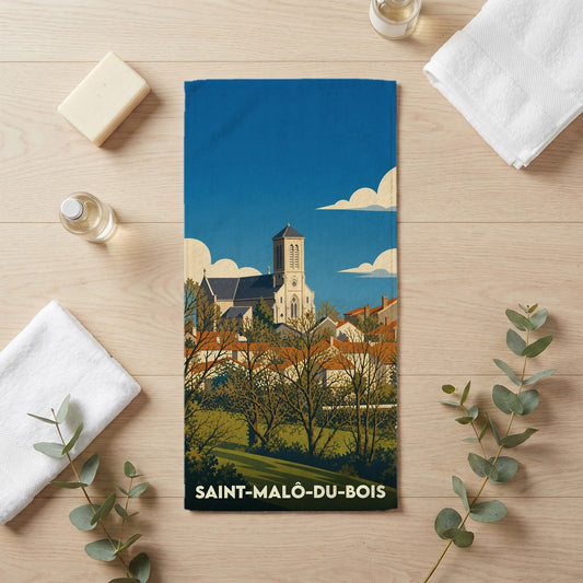 Serviette de bain souvenir de Saint-Malô-du-Bois ornée d'une illustration stylisée de son église et de ses toits.