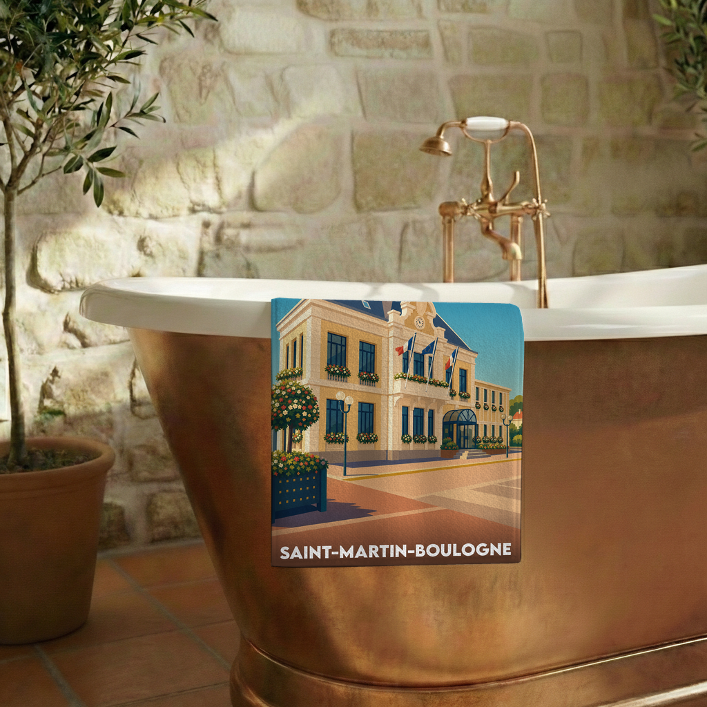 Serviette de bain souvenir de la ville de Saint-Martin-Boulogne avec une illustration stylisée de la mairie.