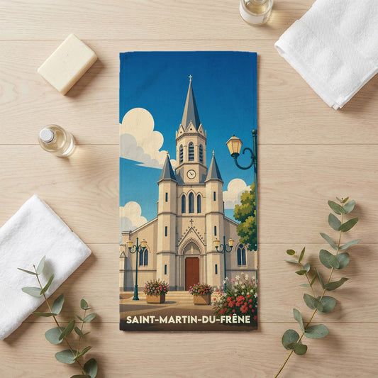 Serviette de bain souvenir de Saint-Martin-du-Frêne avec une illustration stylisée de son église.