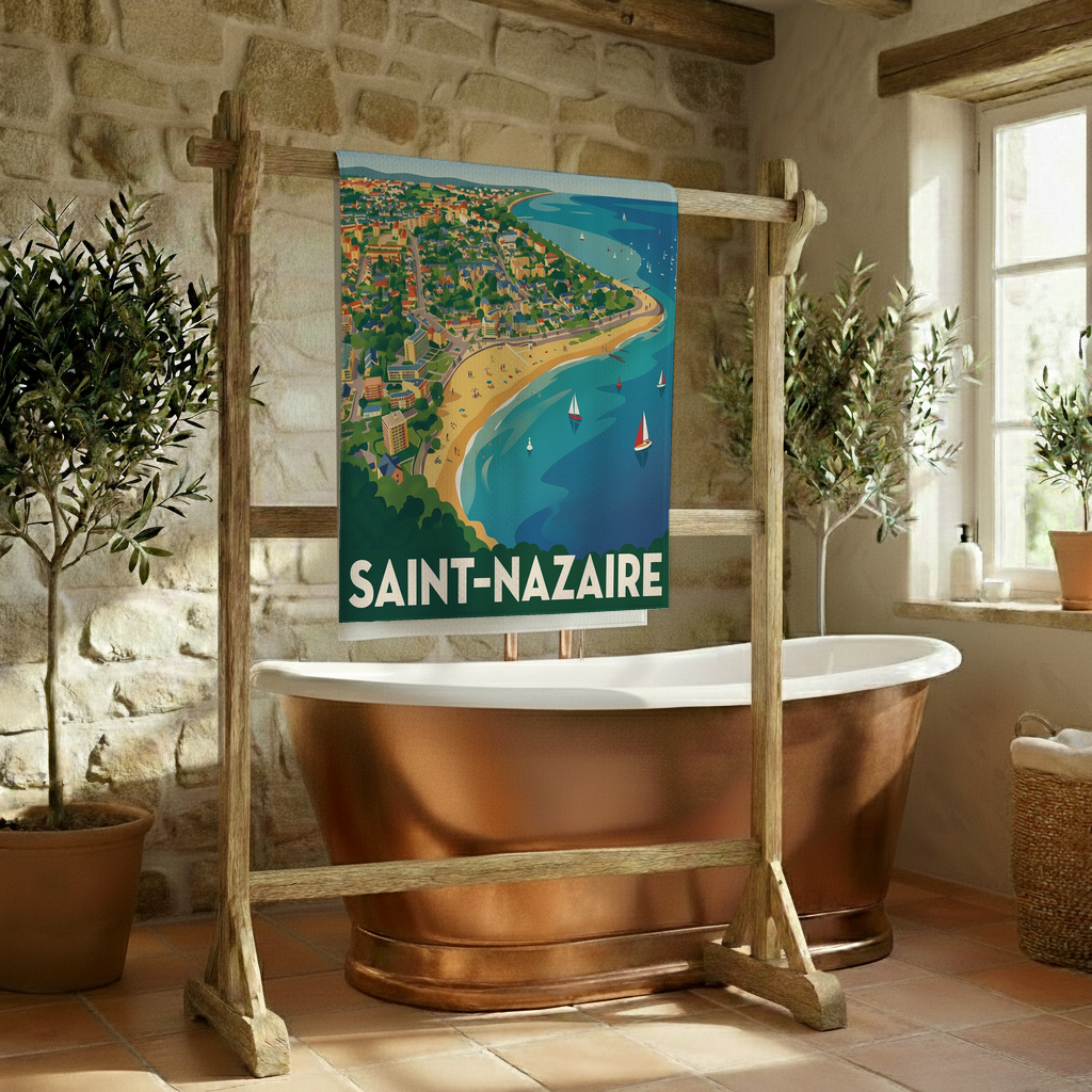 Serviette de bain souvenir de la ville de Saint-Nazaire avec une illustration stylisée.