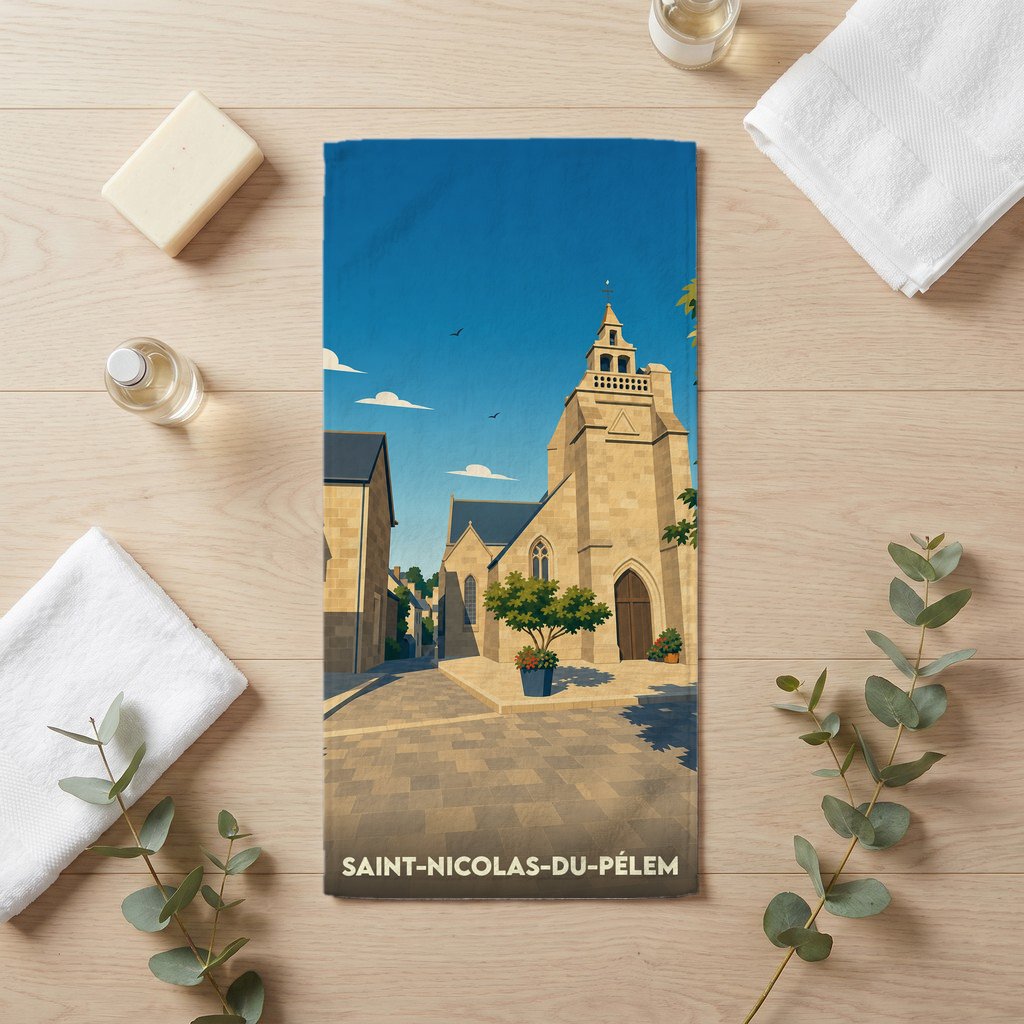 Serviette de bain souvenir de Saint-Nicolas-du-Pélem avec une illustration stylisée de son église.