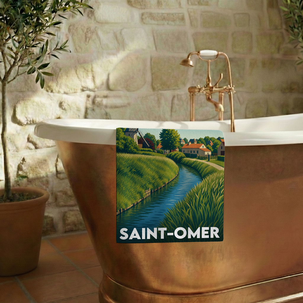 Serviette de bain souvenir de la ville de Saint-Omer avec une illustration stylisée de ses paysages de canaux.