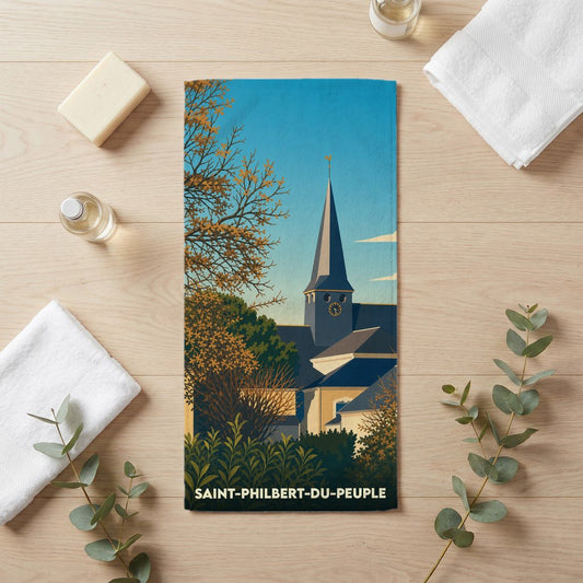 Serviette de bain souvenir de Saint-Philbert-du-Peuple avec une illustration stylisée de son église.