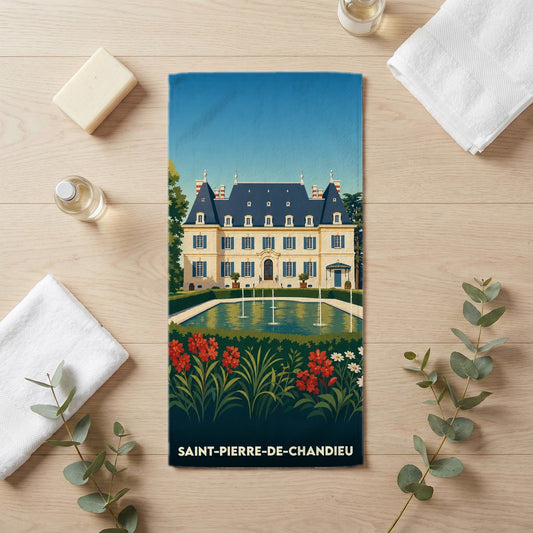 Serviette de bain souvenir de Saint-Pierre-de-Chandieu illustrée par un château et son jardin.