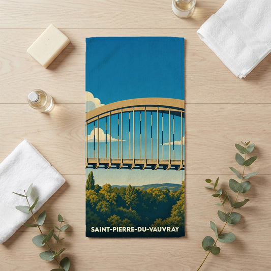 Serviette de bain souvenir de Saint-Pierre-du-Vauvray avec une illustration stylisée de son pont en arc.