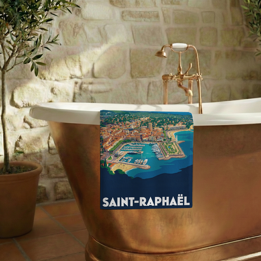 Serviette de bain souvenir de la ville de Saint-Raphaël avec une illustration stylisée de son port.