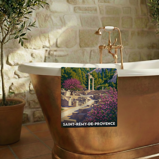 Serviette de bain souvenir de Saint-Rémy-de-Provence illustrée de ruines romaines et de cerisiers en fleurs.