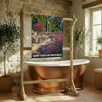 Serviette de bain souvenir de Saint-Rémy-de-Provence illustrée d'un paysage provençal stylisé avec des ruines antiques.