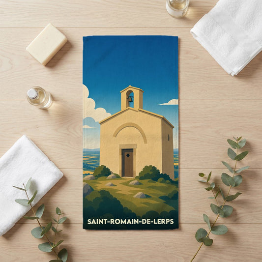 Serviette de bain souvenir de Saint-Romain-de-Lerps illustrée d'une chapelle stylisée sur une colline.