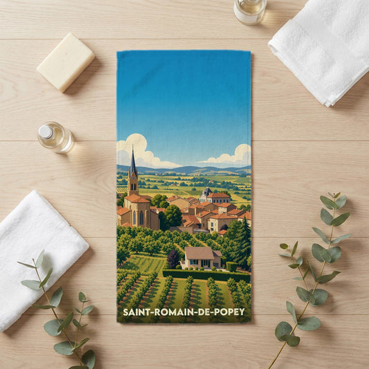 Serviette de bain souvenir de la ville de Saint-Romain-de-Popey avec une illustration stylisée de son paysage.