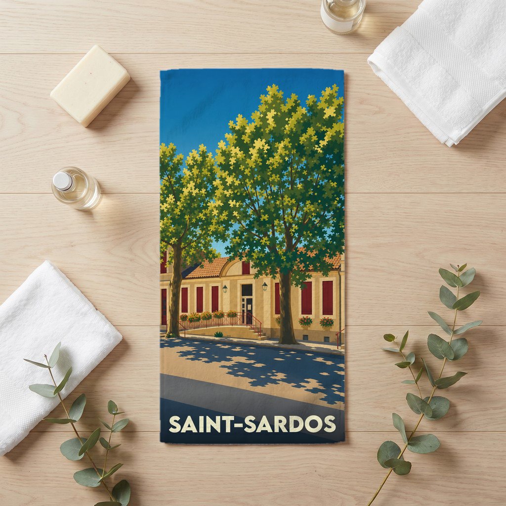 Serviette de bain souvenir de Saint-Sardos illustrée d'une vue ensoleillée de la ville.
