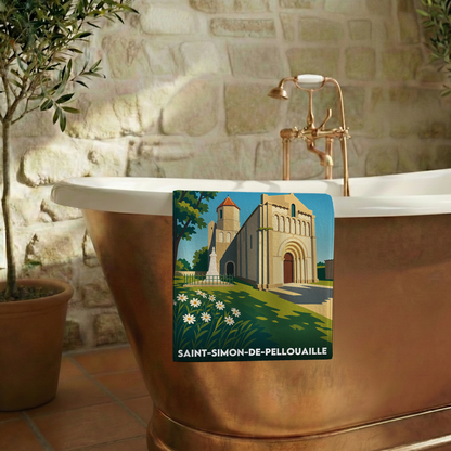 Serviette de bain souvenir de Saint-Simon-de-Pellouaille avec une illustration stylisée de son église.