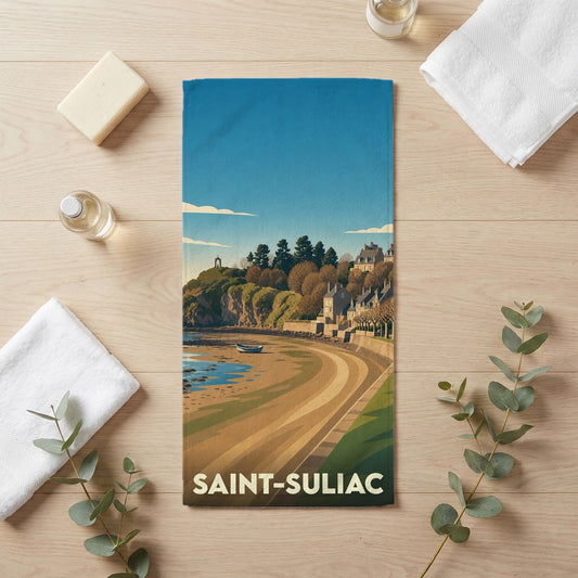 Serviette de bain souvenir de la ville de Saint-Suliac avec une illustration stylisée de son paysage côtier.